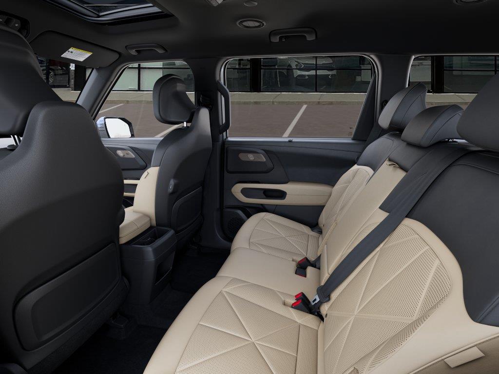 Vehicle photo 18