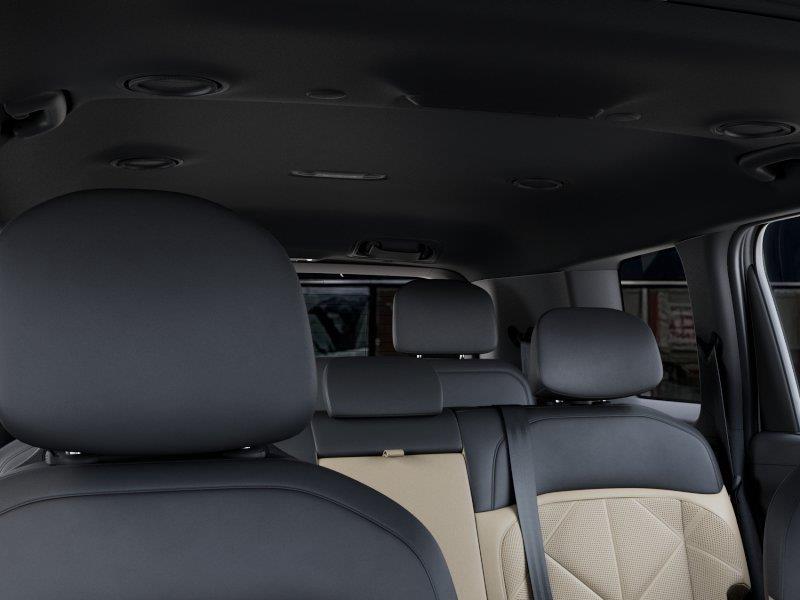 Vehicle photo 27