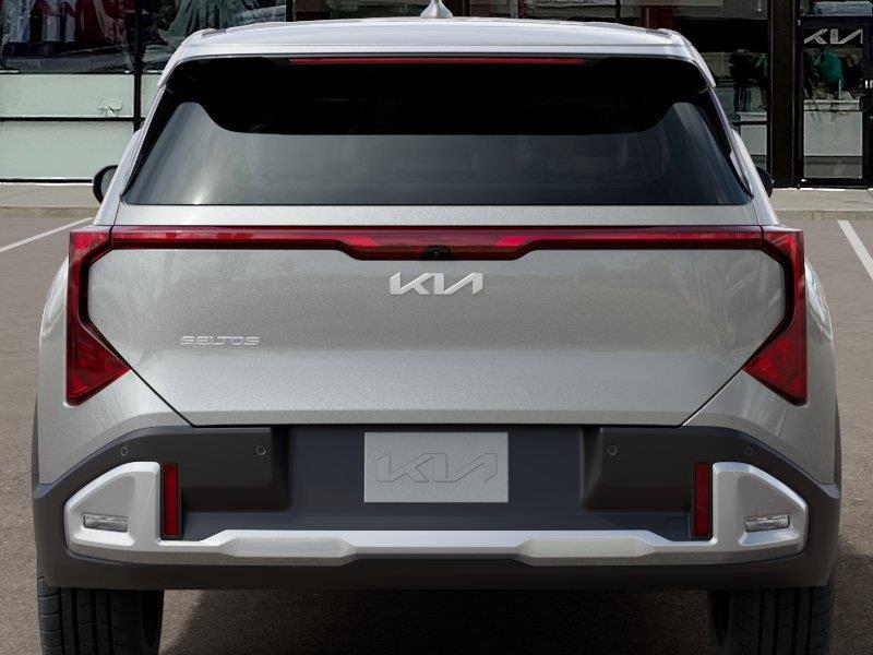 Vehicle photo 13