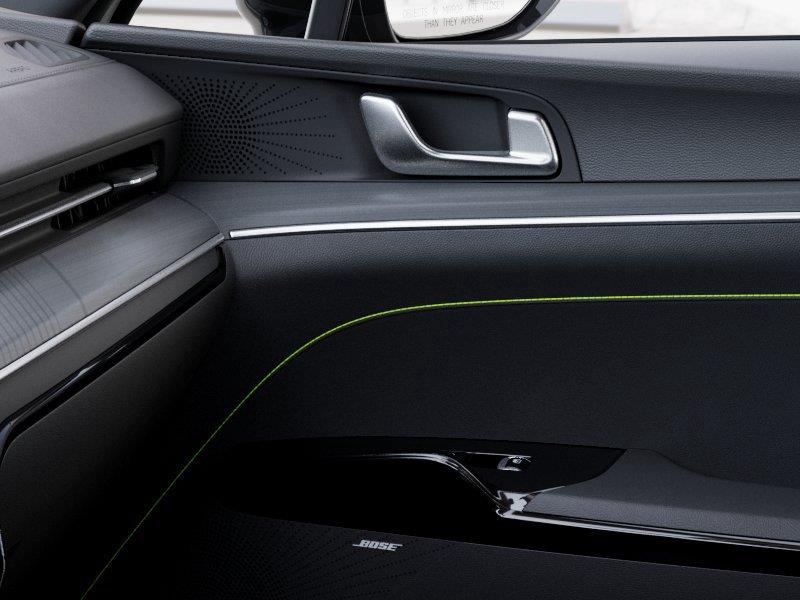 Vehicle photo 25