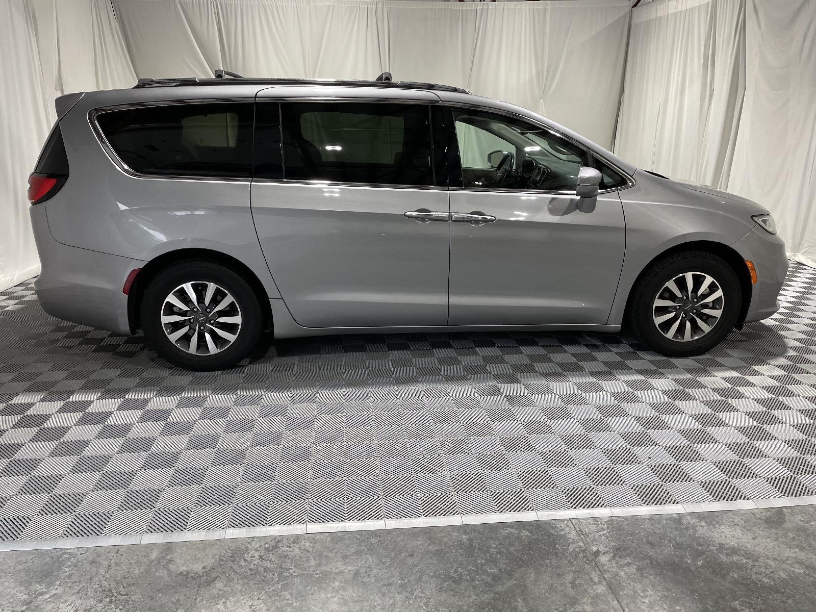 Used 2021 Chrysler Pacifica Touring L Minivans for sale in St Joseph MO