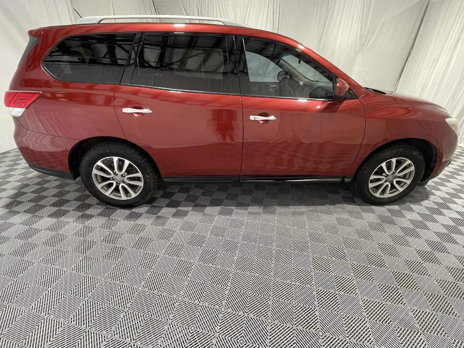 Used 2013 Nissan Pathfinder SV SUV for sale in St Joseph MO