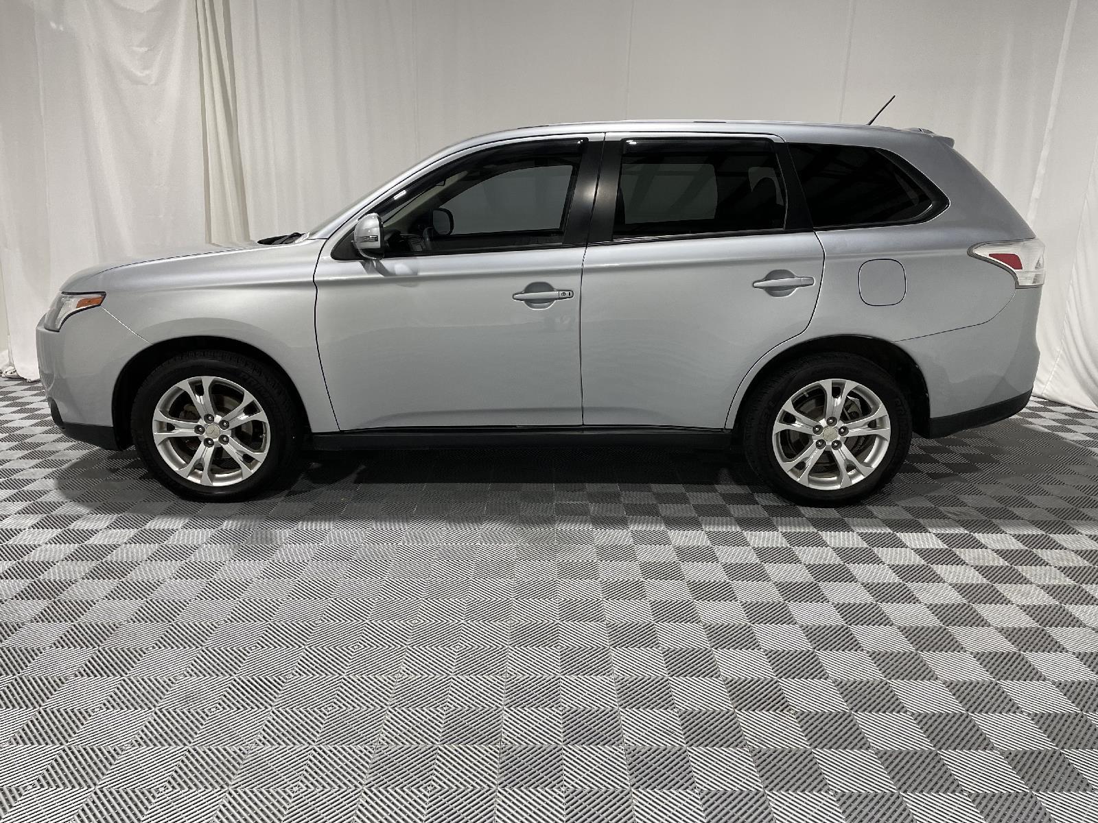 Used 2014 Mitsubishi Outlander SE SUV for sale in St Joseph MO