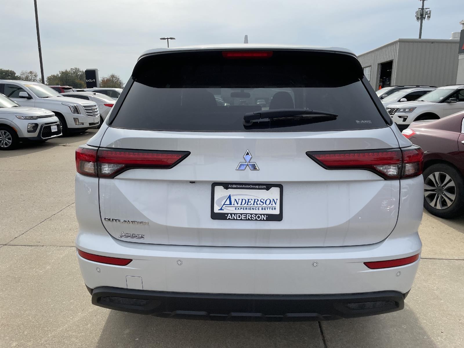 New 2024 Mitsubishi Outlander ES SUV for sale in St Joseph MO