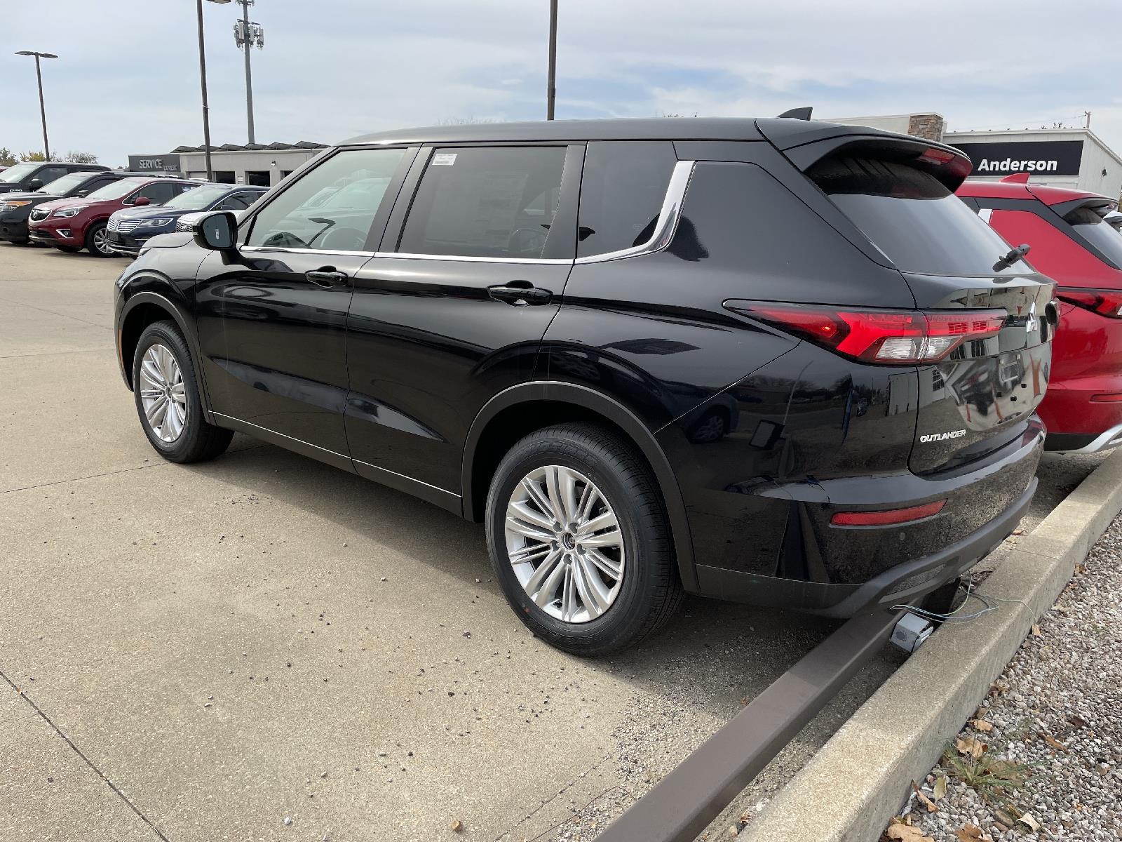 New 2024 Mitsubishi Outlander ES SUV for sale in St Joseph MO