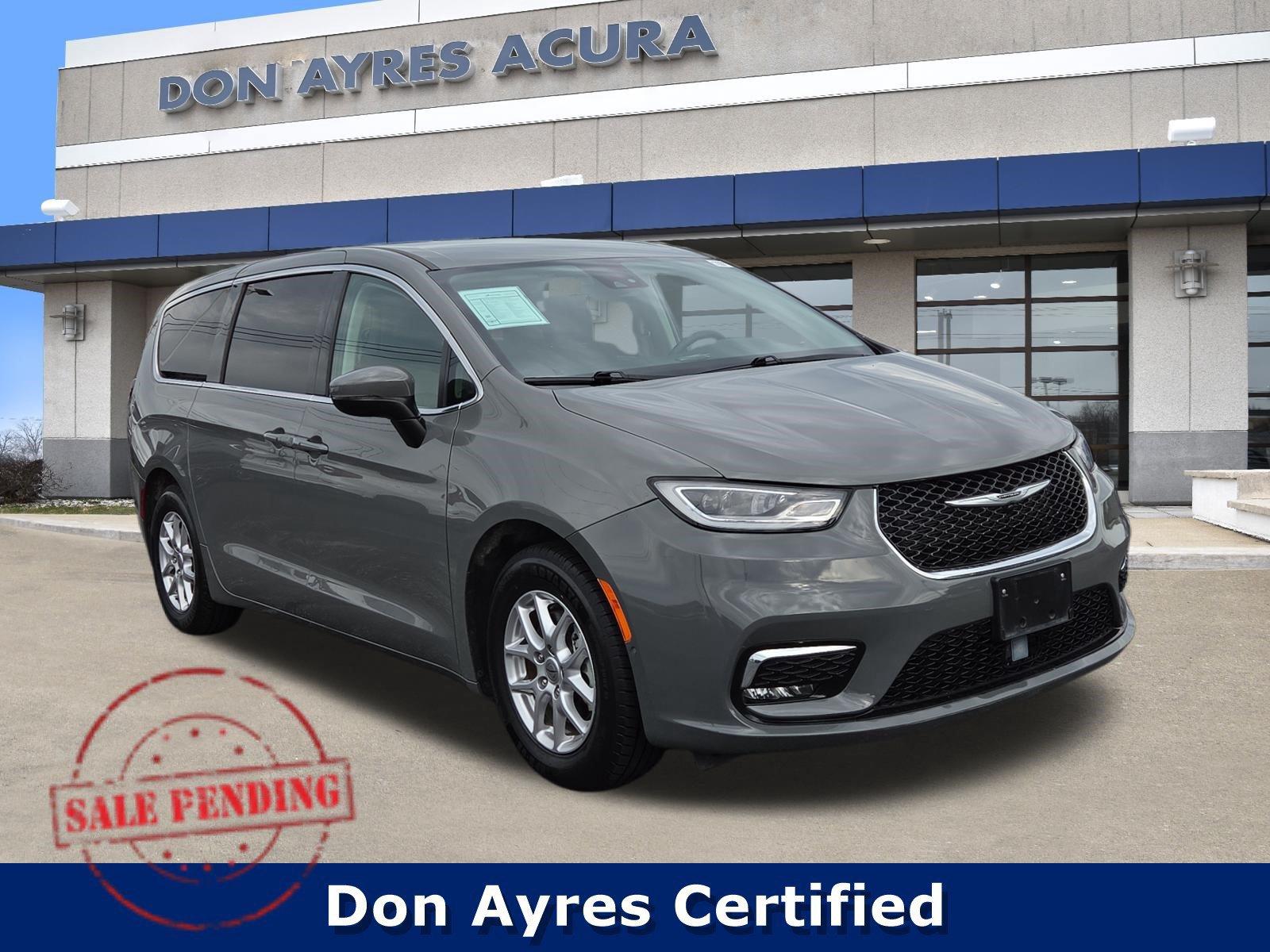 Ceramic Gray Clearcoat 2023 Chrysler Pacifica Minivan Front-Wheel Drive 9-Speed Automatic