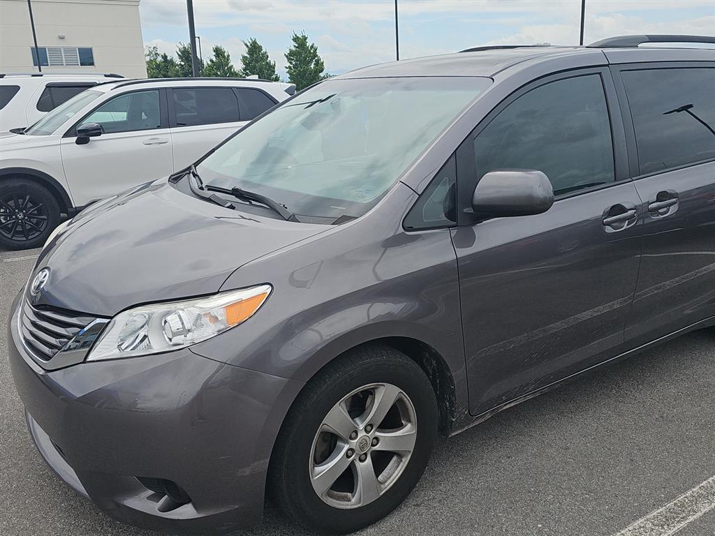 2017 Toyota Sienna LE 8-Passenger FWD