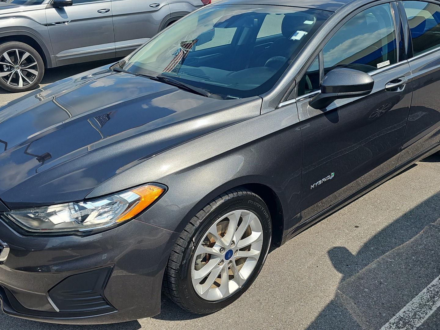 2019 Ford Fusion Hybrid Gris (Magnetic) Sedán Tracción delantera Transmisión variable continua