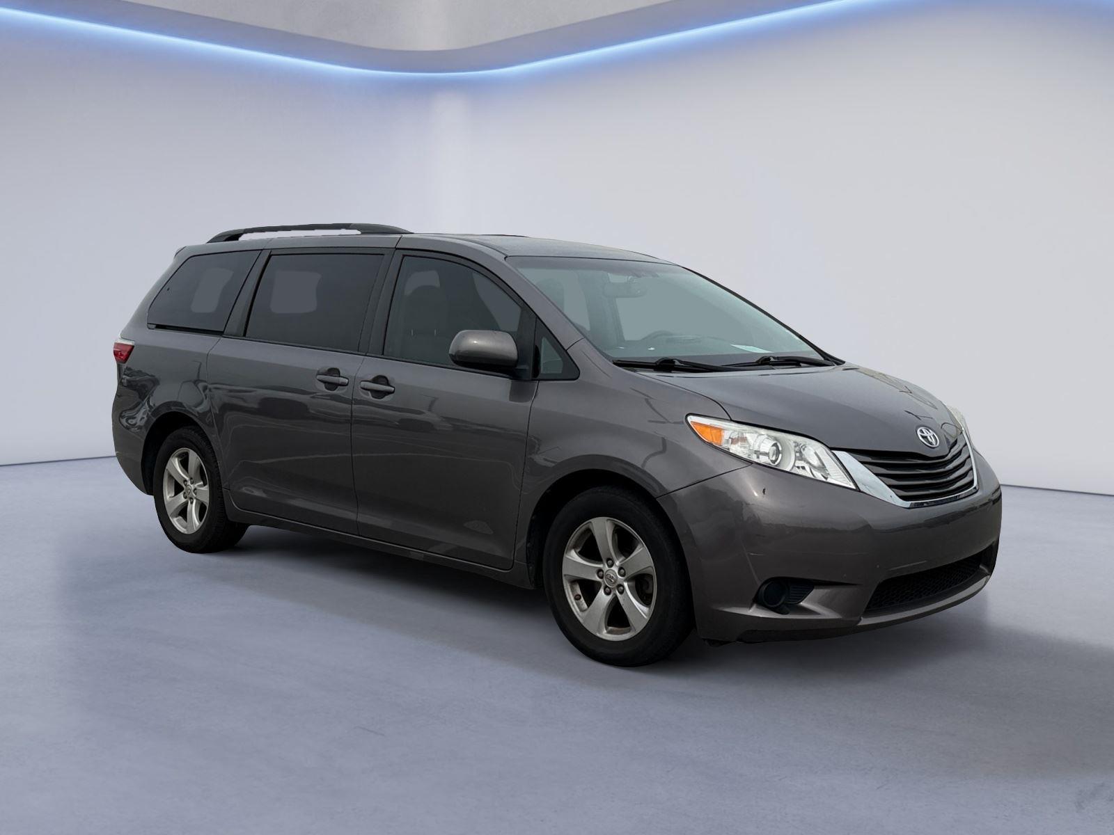 Predawn Gray Mica 2017 Toyota Sienna Minivan Front-Wheel Drive 8-Speed Automatic