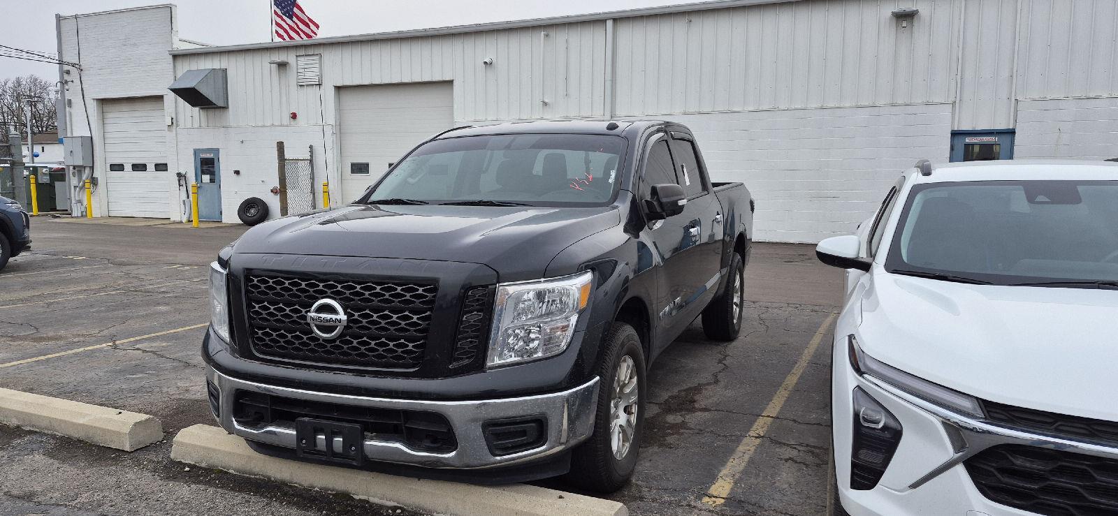 2019 Nissan Titan SV Crew Cab 4WD