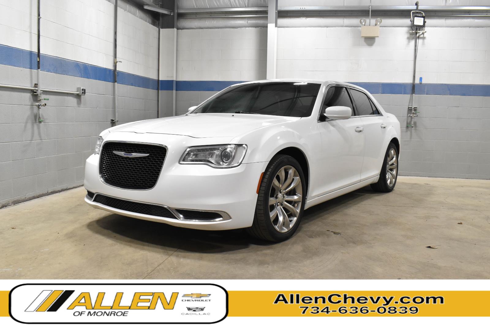 2019 Chrysler 300 Touring L RWD