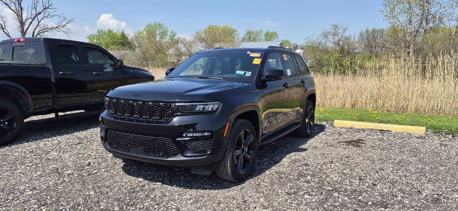 Diamond Black Crystal Pearl 2024 Jeep Grand Cherokee Limited 4WD SUV / Crossover Four-Wheel Drive 8-Speed Automatic