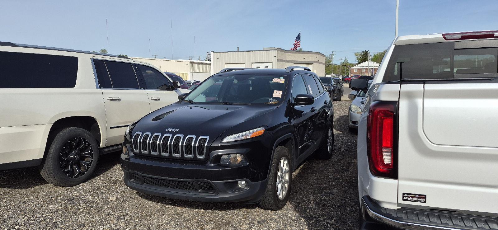 Brilliant Black Crystal Pearlcoat 2015 Jeep Cherokee Latitude 4WD SUV / Crossover Four-Wheel Drive 9-Speed Automatic