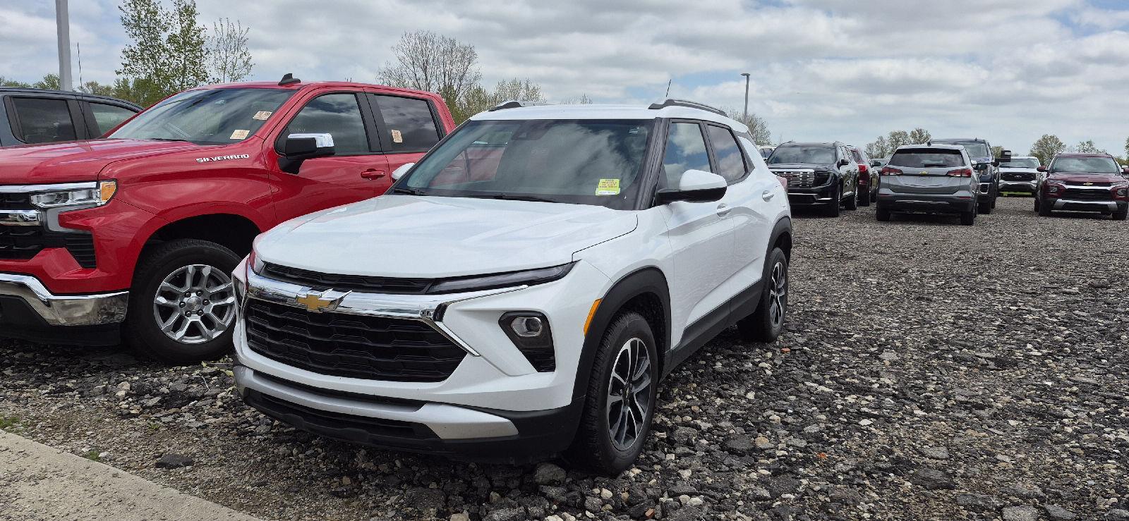 Summit White 2024 Chevrolet Trailblazer LT FWD SUV / Crossover Front-Wheel Drive Continuously Variable Transmission