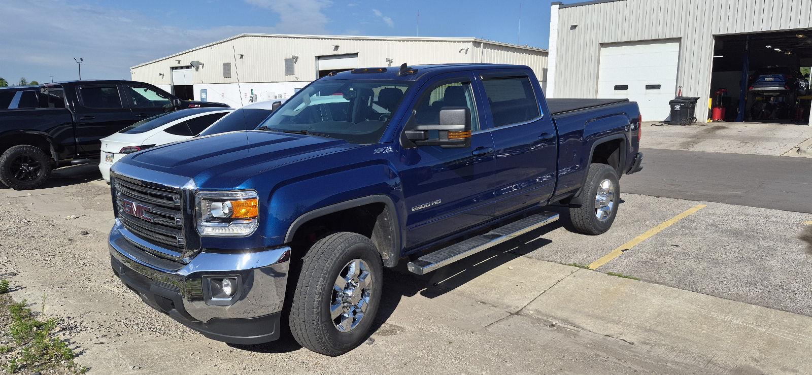 Stone Blue Metallic 2018 GMC Sierra 2500HD SLE Crew Cab SB 4WD Pickup Truck Four-Wheel Drive 6-Speed Automatic