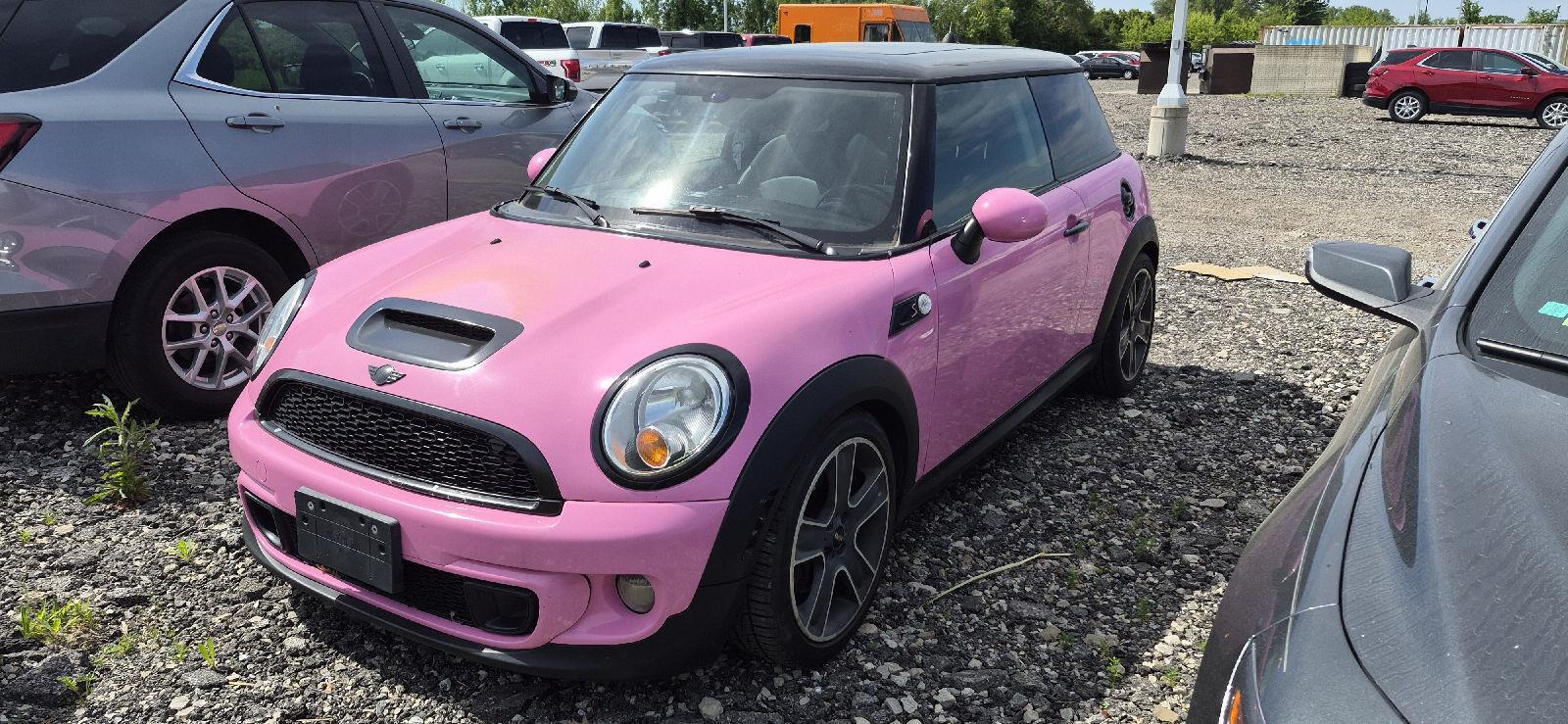 2013 MINI Cooper S Hatchback FWD Hatchback Front-Wheel Drive 6-Speed Manual