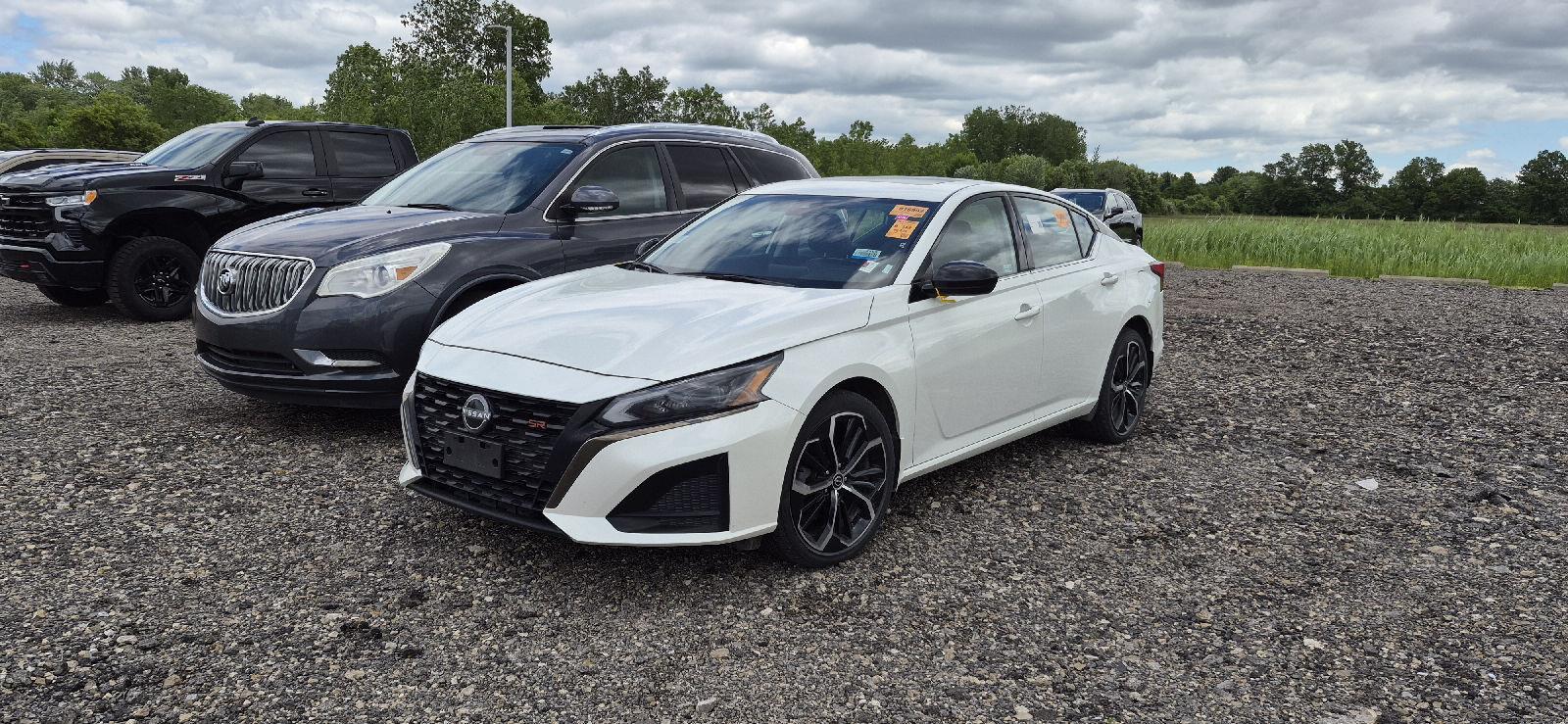 White 2023 Nissan Altima Sedan All-Wheel Drive