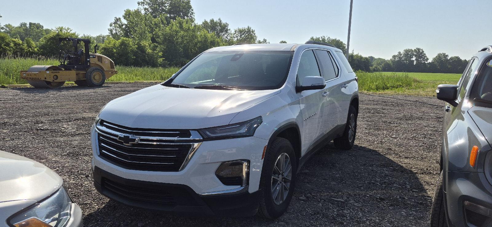Summit White 2023 Chevrolet Traverse SUV / Crossover Front-Wheel Drive 9-Speed Automatic