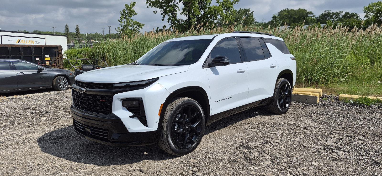 Polar White Tricoat 2026 Chevrolet Traverse SUV / Crossover Four-Wheel Drive 8-Speed Automatic