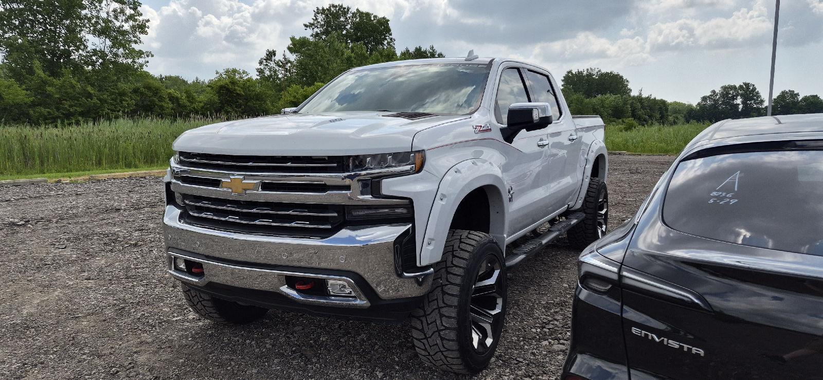 Summit White 2019 Chevrolet Silverado 1500 Pickup Truck Four-Wheel Drive Automatic
