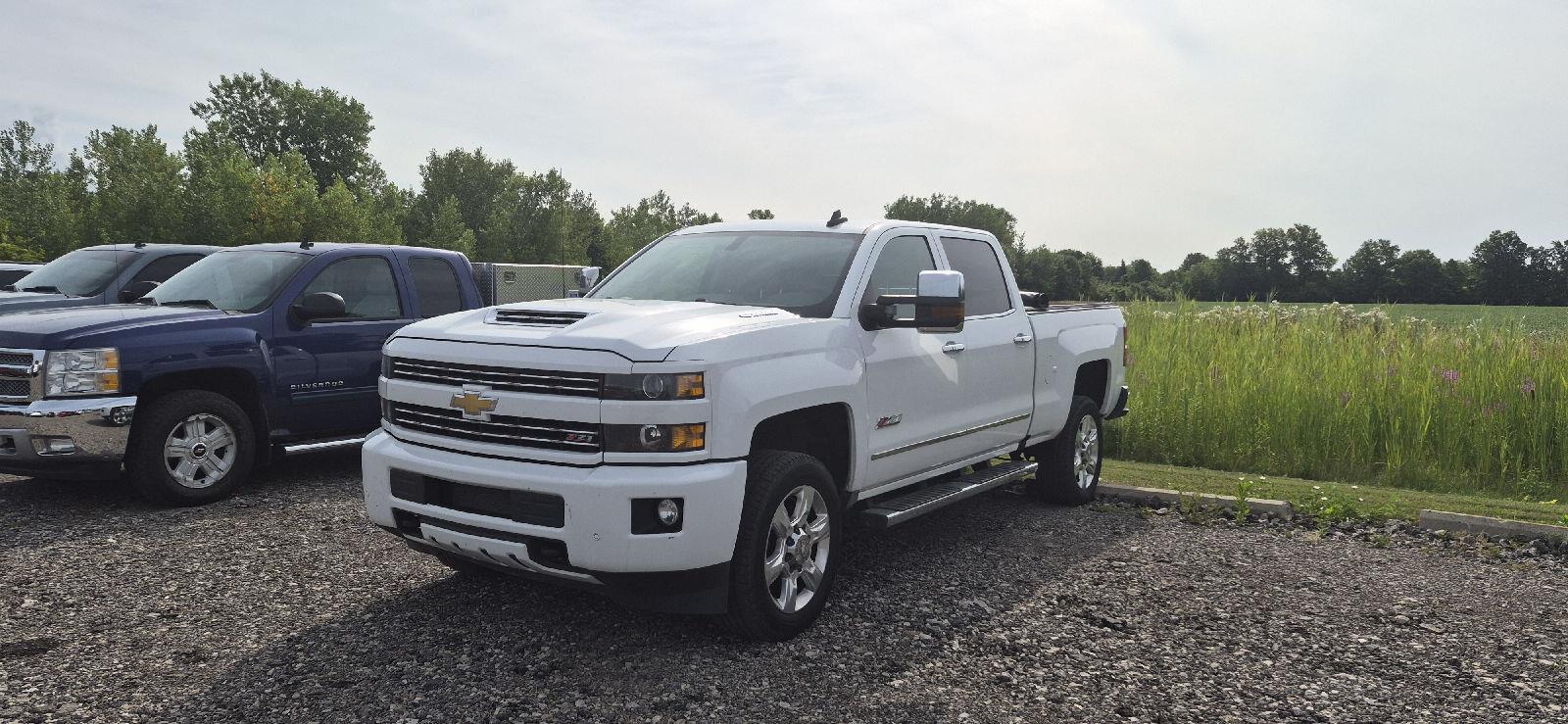 Summit White 2017 Chevrolet Silverado 2500HD Pickup Truck Four-Wheel Drive 6-Speed Automatic