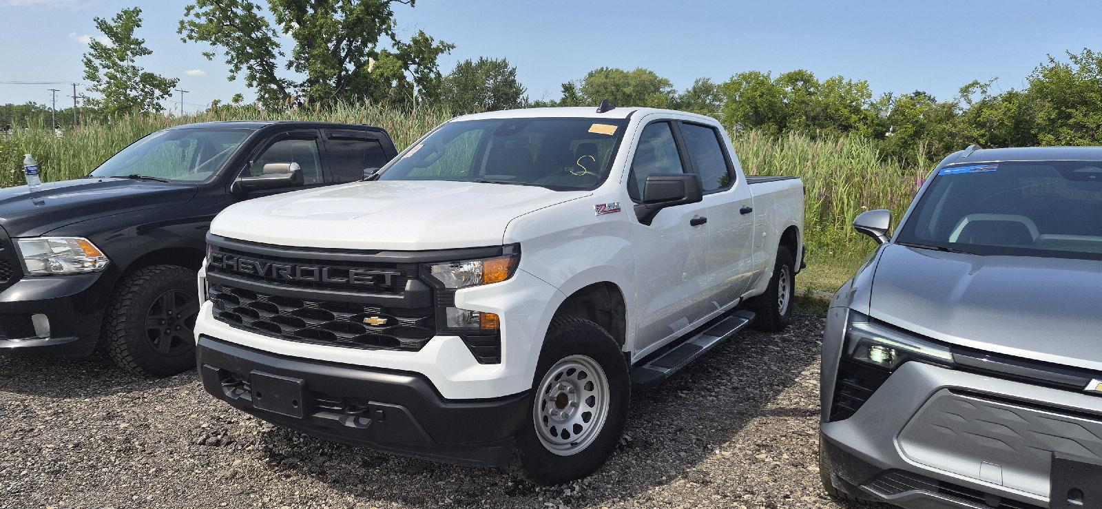 Summit White 2025 Chevrolet Silverado 1500 Pickup Truck Four-Wheel Drive 8-Speed Automatic