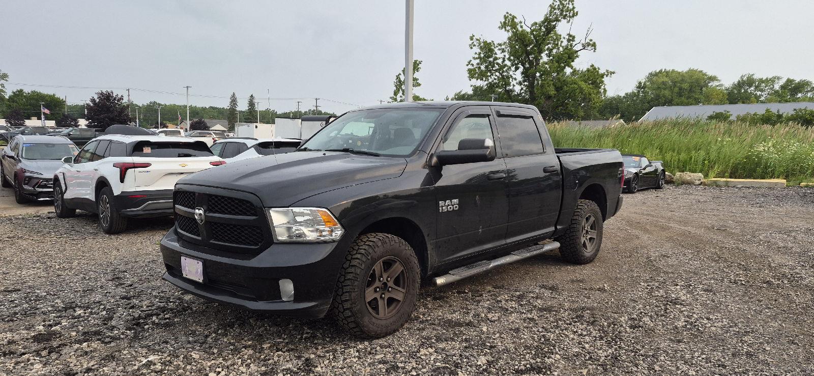 Brilliant Black Crystal Pearlcoat 2017 RAM 1500 Pickup Truck Four-Wheel Drive 8-Speed Automatic