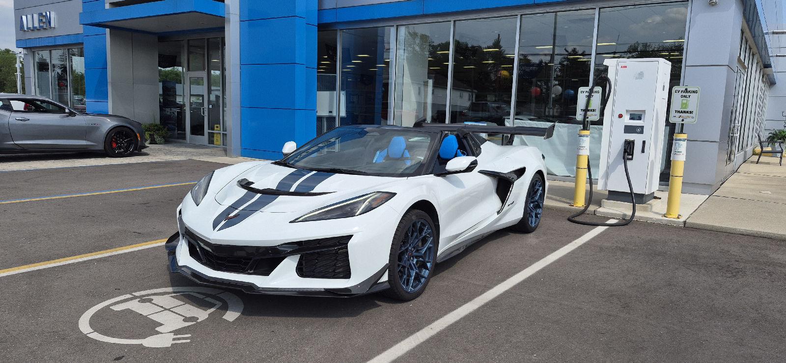 Arctic White 2025 Chevrolet Corvette Convertible Rear-Wheel Drive 8-Speed Dual Clutch