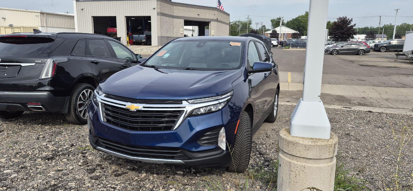 2022 Chevrolet Equinox LT AWD with 2FL