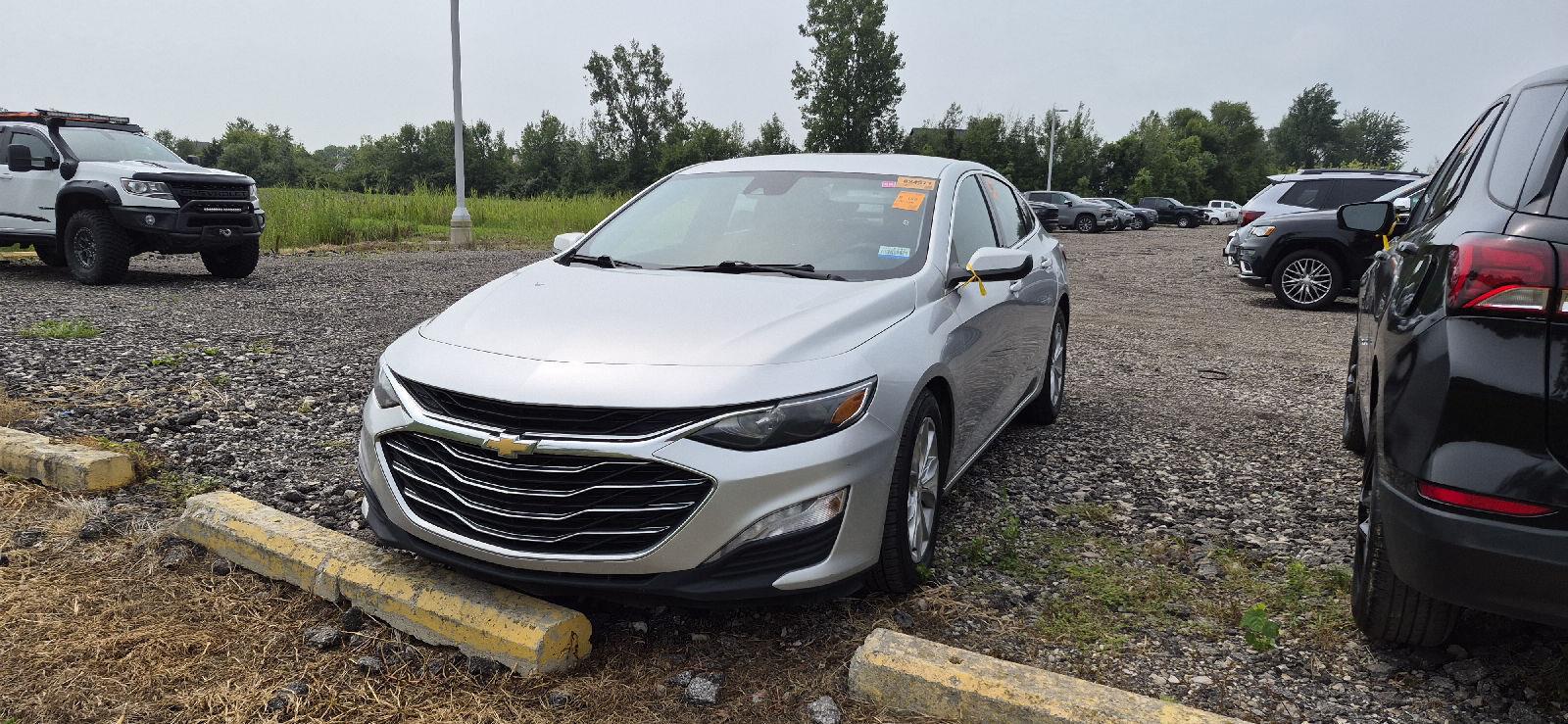 Silver Ice Metallic 2021 Chevrolet Malibu Sedan Front-Wheel Drive Continuously Variable Transmission