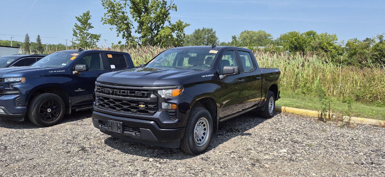 Dark Ash Metallic 2024 Chevrolet Silverado 1500 Pickup Truck Four-Wheel Drive 8-Speed Automatic