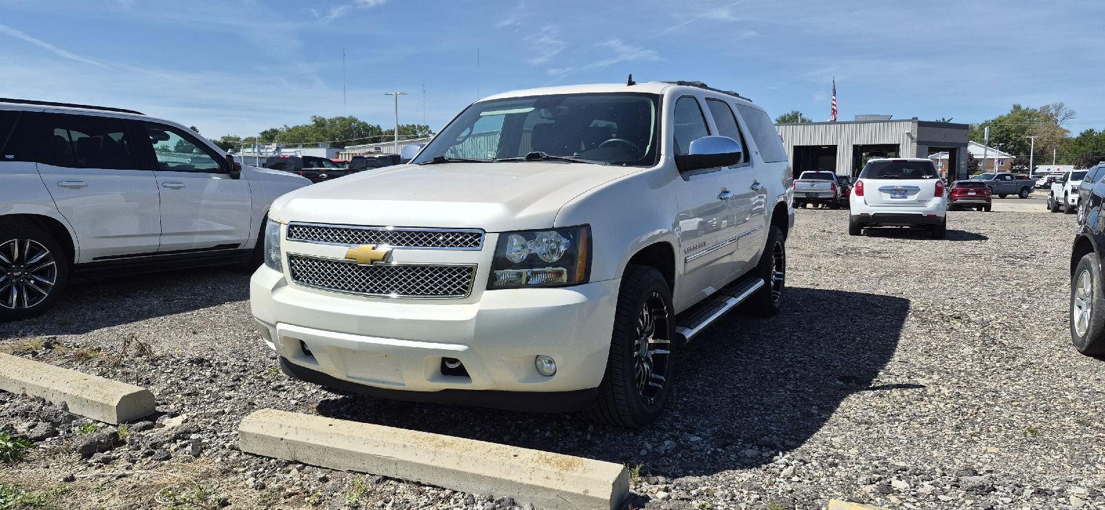 White Diamond Tricoat 2013 Chevrolet Suburban SUV / Crossover Four-Wheel Drive 6-Speed Automatic Overdrive