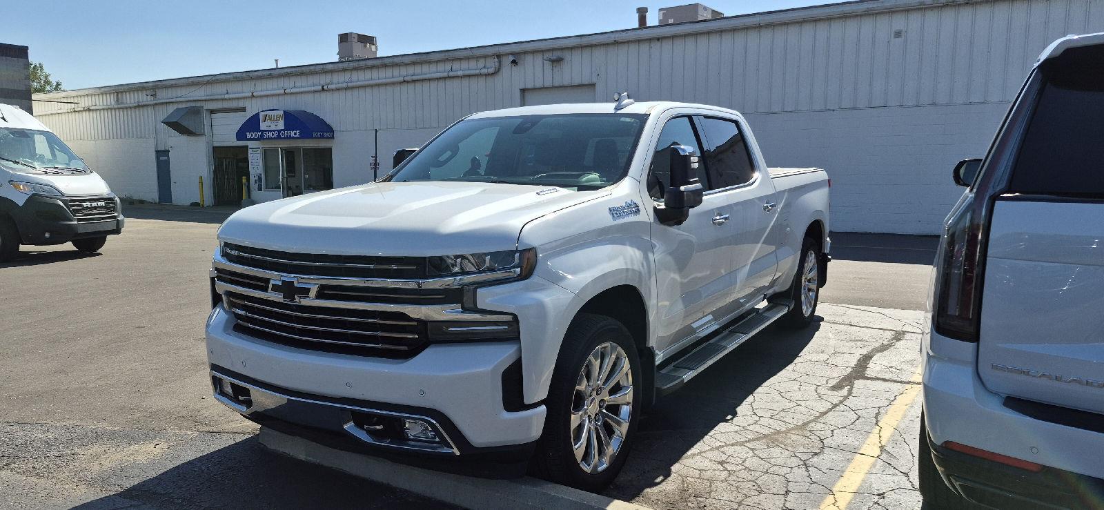 White (Iridescent Pearl Tricoat) 2020 Chevrolet Silverado 1500 Pickup Truck Four-Wheel Drive Automatic
