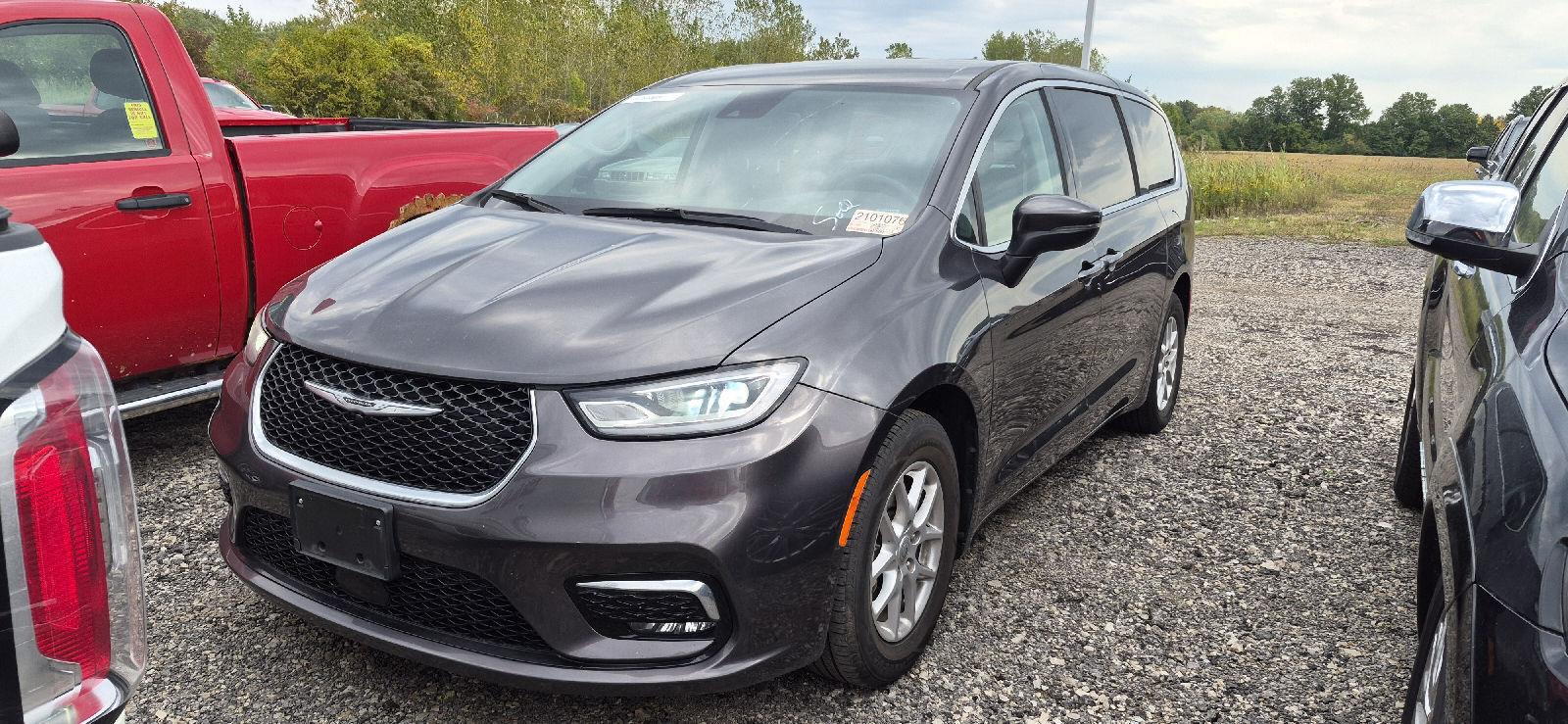 Gray (Granite Crystal Metallic Clearcoat) 2023 Chrysler Pacifica Minivan Front-Wheel Drive 9-Speed Automatic