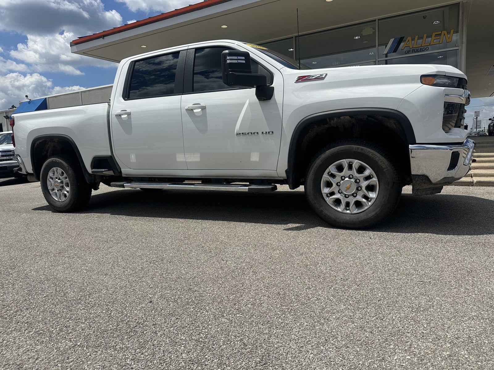Summit White 2025 Chevrolet Silverado 2500HD Pickup Truck Four-Wheel Drive Automatic