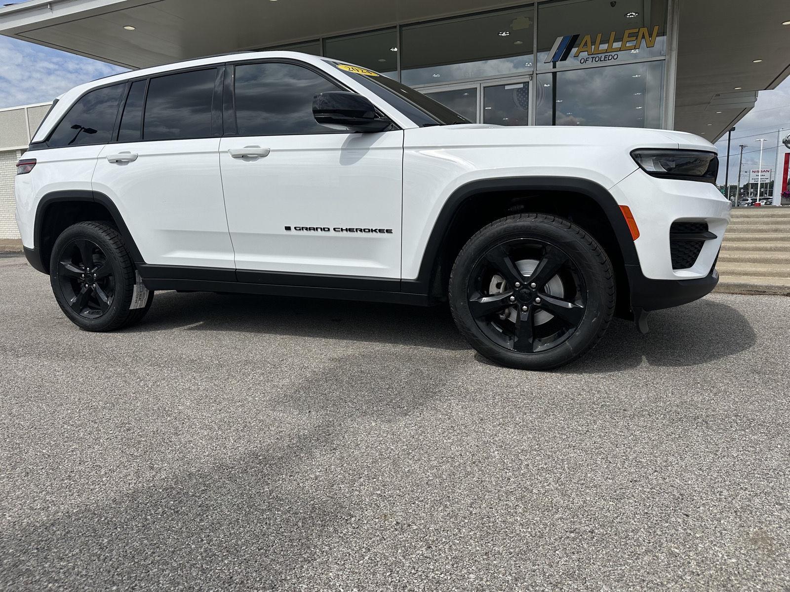 Bright White Clearcoat 2024 Jeep Grand Cherokee SUV / Crossover Four-Wheel Drive 8-Speed Automatic