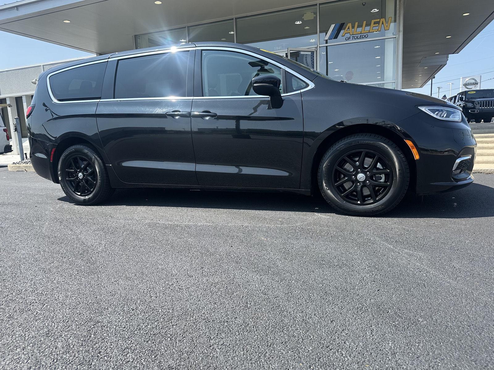 2023 Chrysler Pacifica Touring L FWD