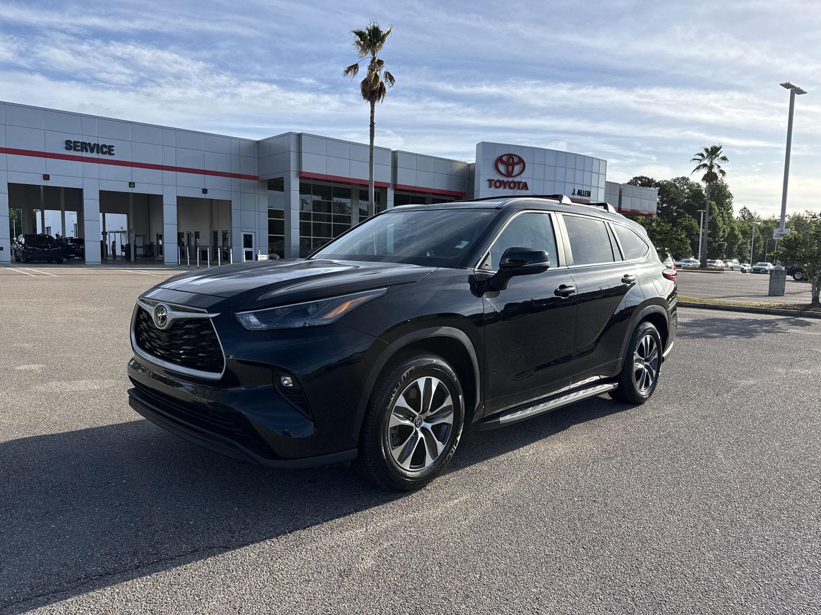 Midnight Black Metallic 2025 Toyota Highlander XLE FWD SUV / Crossover Front-Wheel Drive 8-Speed Automatic