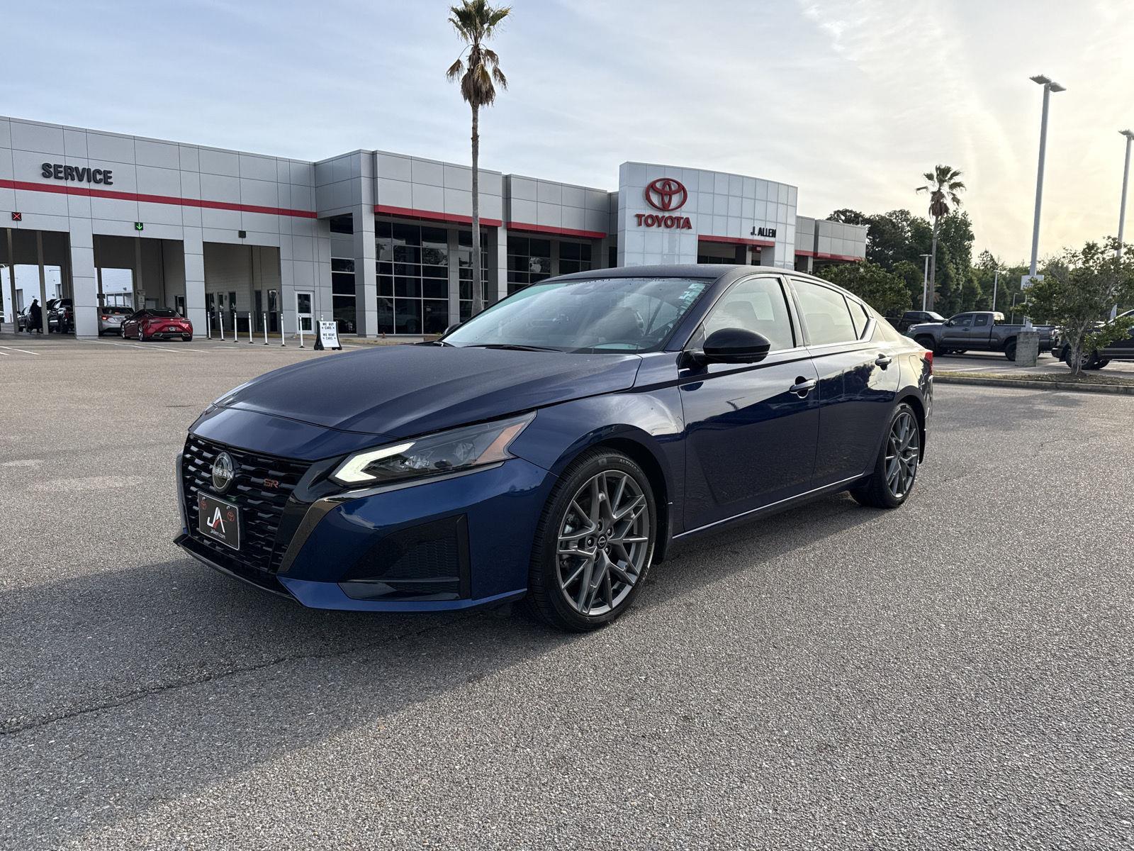 Deep Blue Pearl 2023 Nissan Altima 2.0 SR FWD Sedan Front-Wheel Drive Continuously Variable Transmission