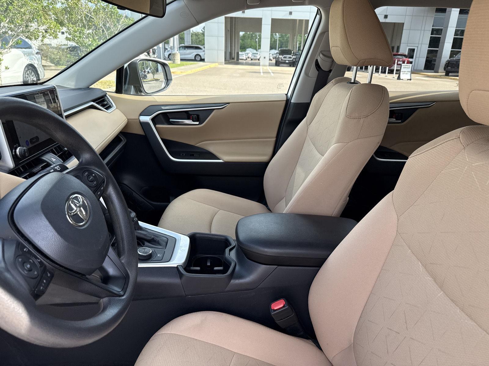 View vehicle photo 4