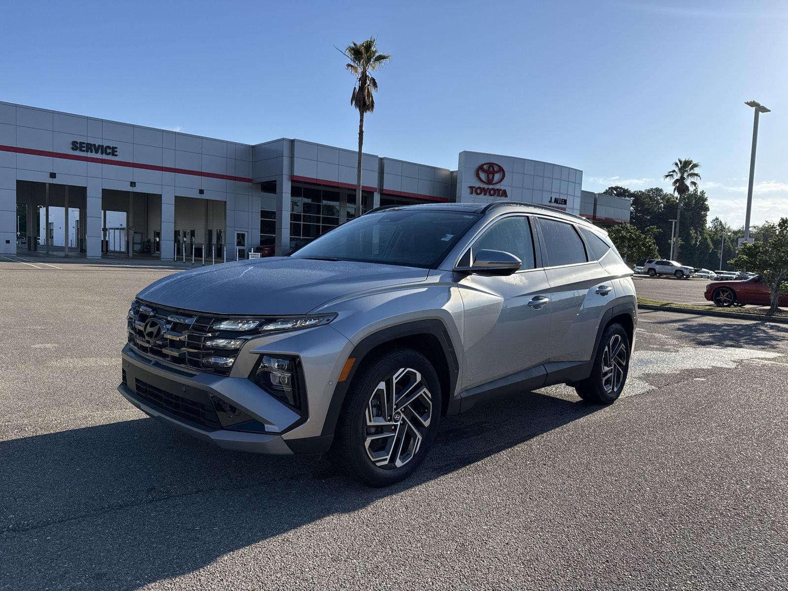 Shimmering Silver 2025 Hyundai Tucson SUV / Crossover Front-Wheel Drive Automatic