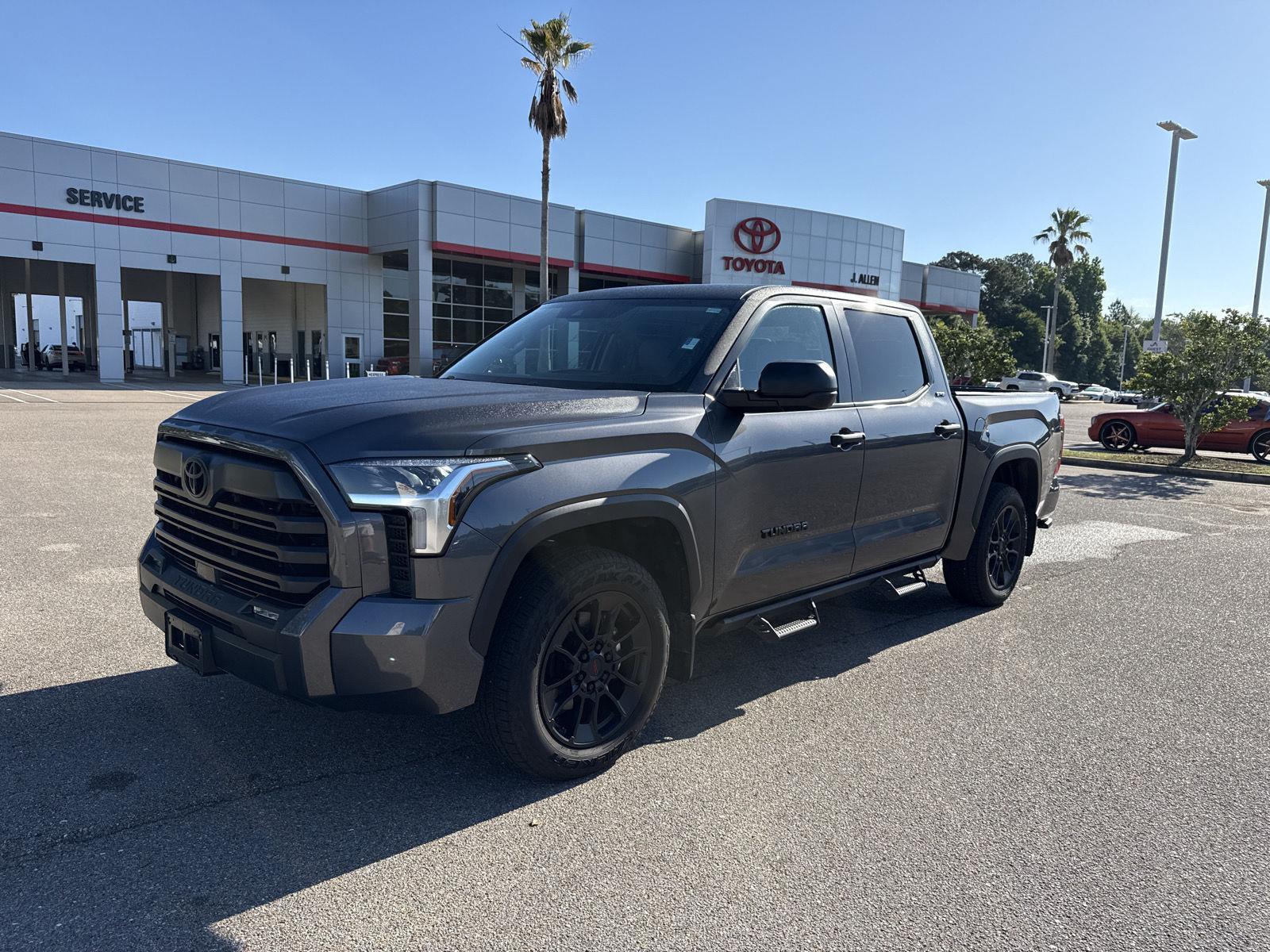 2024 Toyota Tundra SR5 CrewMax Cab RWD Gris (Magnetic Gray Metallic) Camioneta 4X2 Automática