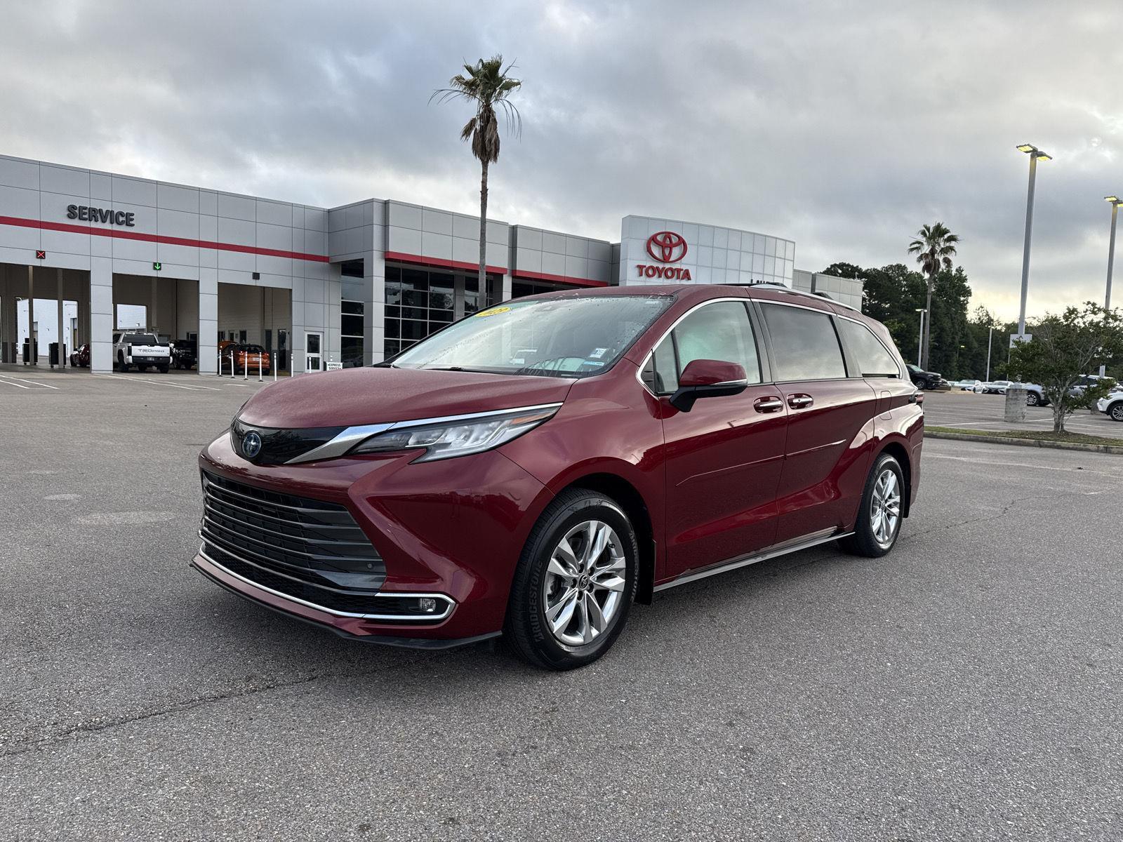 Red (Ruby Flare Pearl) 2023 Toyota Sienna Limited 7-Passenger FWD Minivan Front-Wheel Drive Continuously Variable Transmission