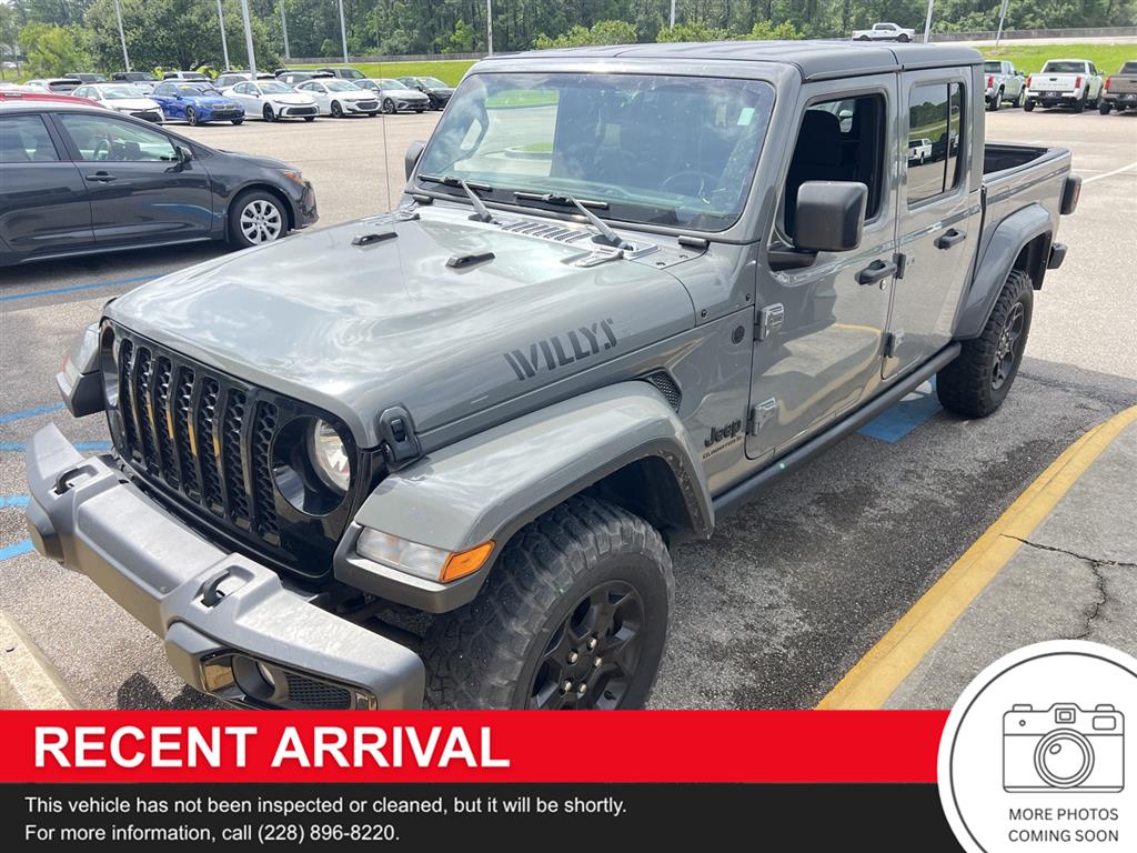 Sting-Gray Clearcoat 2023 Jeep Gladiator Willys Crew Cab 4WD Pickup Truck Four-Wheel Drive 8-Speed Automatic