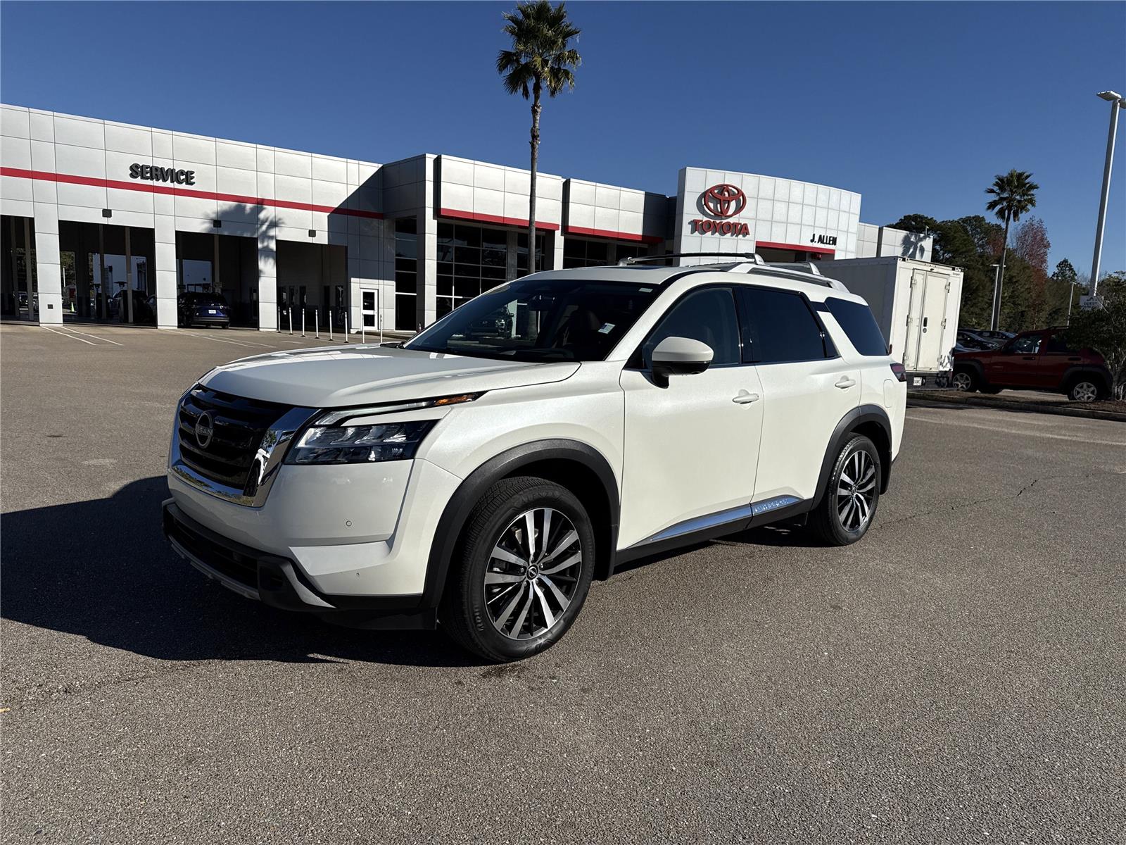 2024 Nissan Pathfinder Platinum FWD
