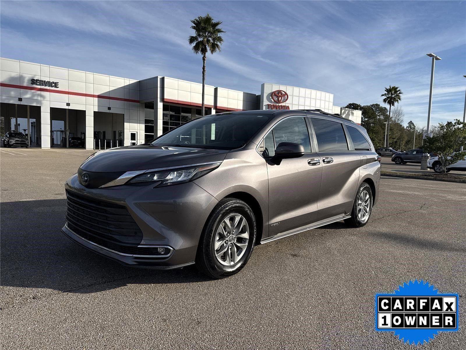 2021 Toyota Sienna XLE 8-Passenger FWD