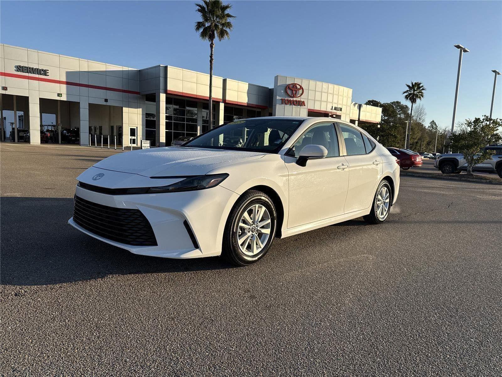 2025 Toyota Camry LE FWD