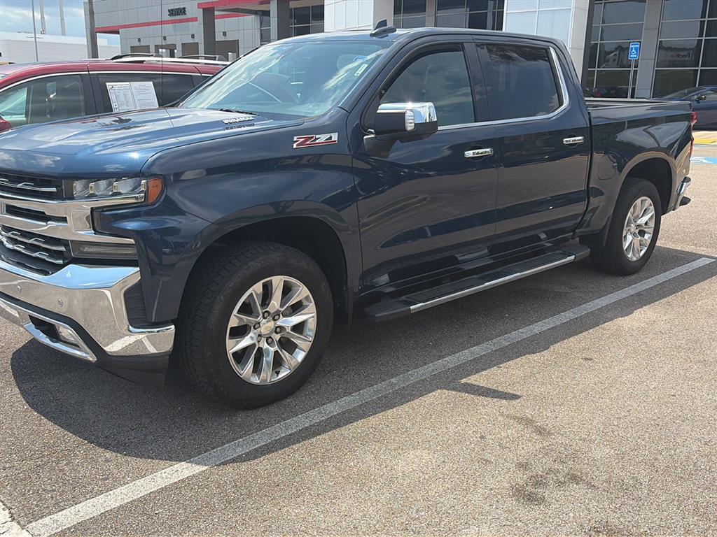 View vehicle photo 2