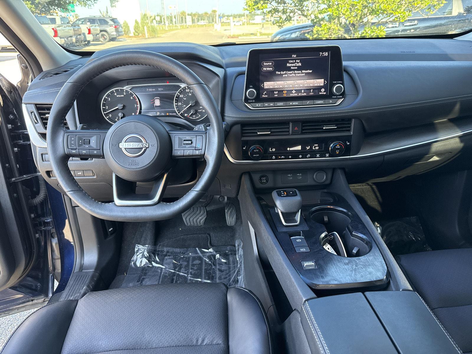 View vehicle photo 7