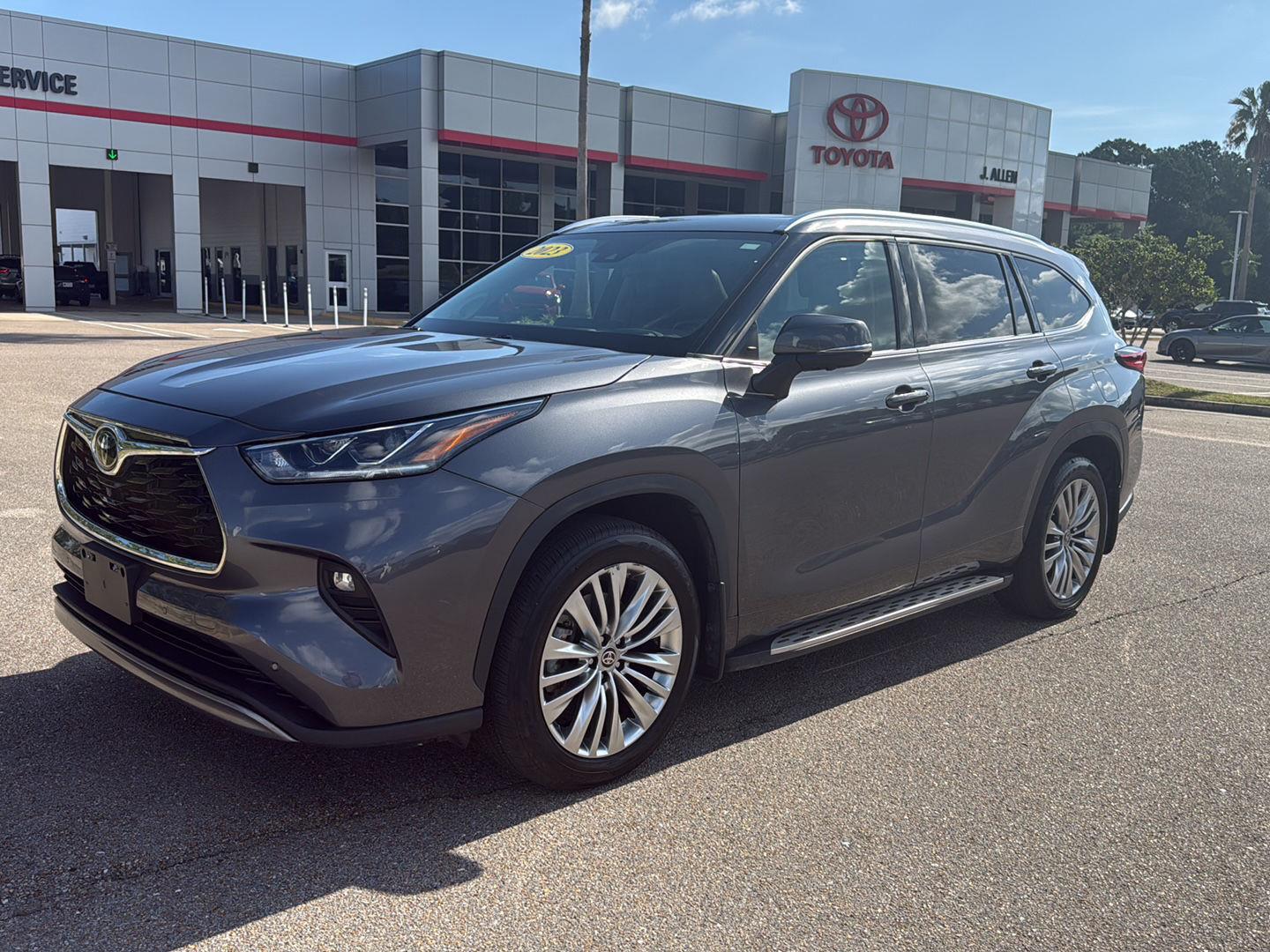Magnetic Gray Metallic 2023 Toyota Highlander SUV / Crossover Front-Wheel Drive 8-Speed Automatic